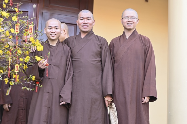 Welcome the Spring beside the Master