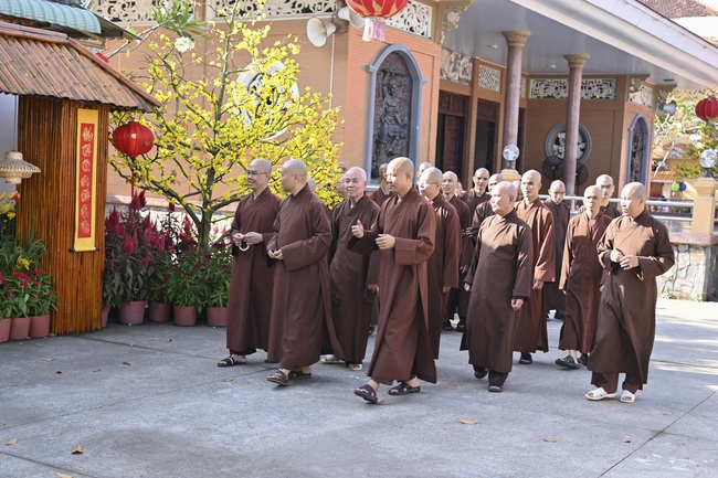 Welcome the Spring beside the Master