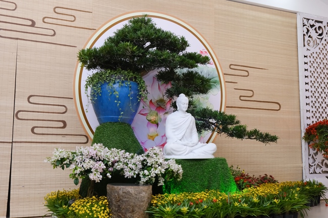 Welcome the Spring beside the Master