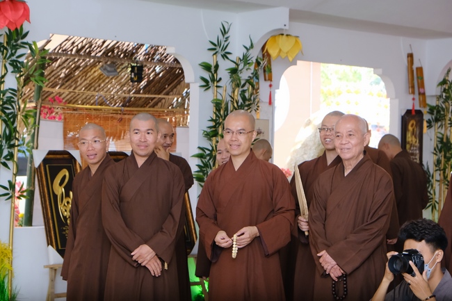 Welcome the Spring beside the Master