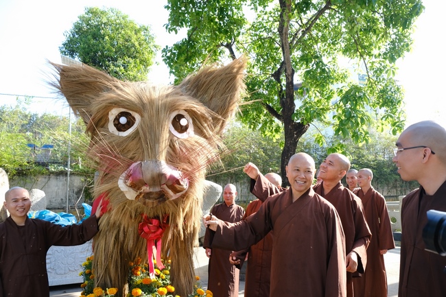 Welcome the Spring beside the Master