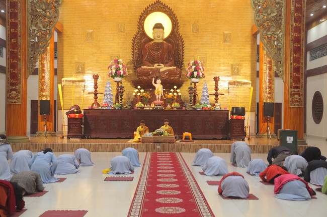 Welcoming New Year's Eve and the Lunar Year‘s First day at Giai Lam Pagoda - Ha Tinh