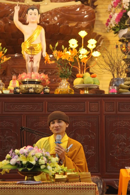 Welcoming New Year's Eve and the Lunar Year‘s First day at Giai Lam Pagoda - Ha Tinh