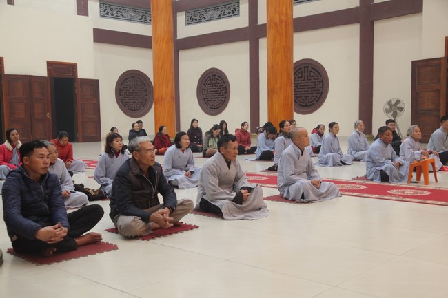 Welcoming New Year's Eve and the Lunar Year‘s First day at Giai Lam Pagoda - Ha Tinh