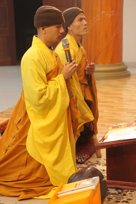 Welcoming New Year's Eve and the Lunar Year‘s First day at Giai Lam Pagoda - Ha Tinh