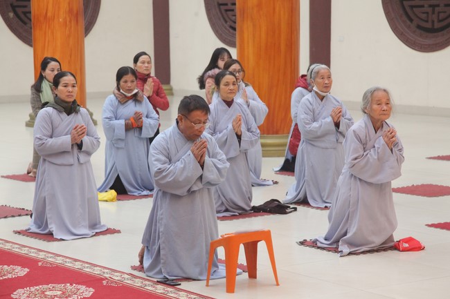 Welcoming New Year's Eve and the Lunar Year‘s First day at Giai Lam Pagoda - Ha Tinh