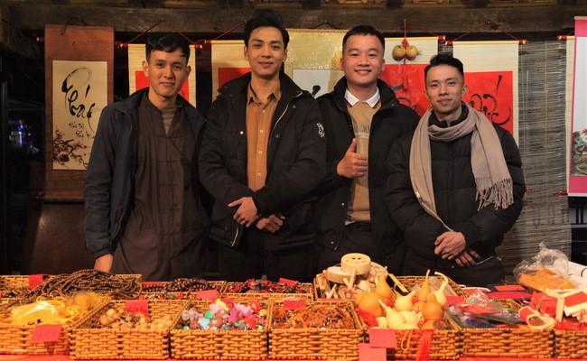 Welcoming New Year's Eve and the Lunar Year‘s First day at Giai Lam Pagoda - Ha Tinh