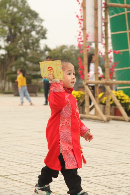 Welcoming New Year's Eve and the Lunar Year‘s First day at Giai Lam Pagoda - Ha Tinh