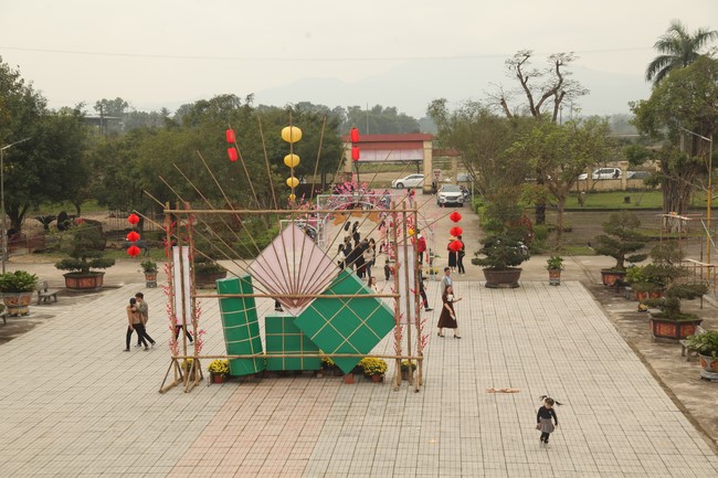 Welcoming New Year's Eve and the Lunar Year‘s First day at Giai Lam Pagoda - Ha Tinh