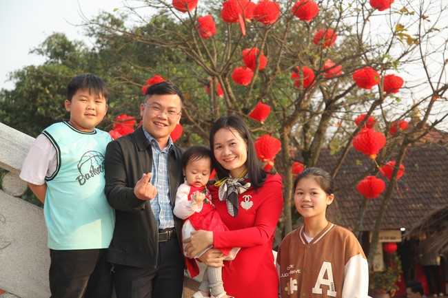 Welcoming New Year's Eve and the Lunar Year‘s First day at Giai Lam Pagoda - Ha Tinh