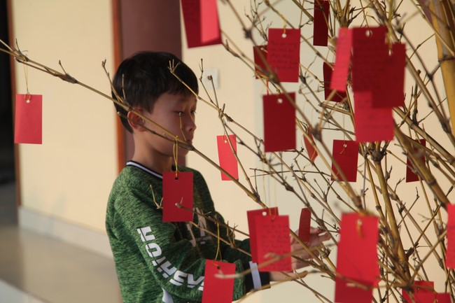 Welcoming New Year's Eve and the Lunar Year‘s First day at Giai Lam Pagoda - Ha Tinh
