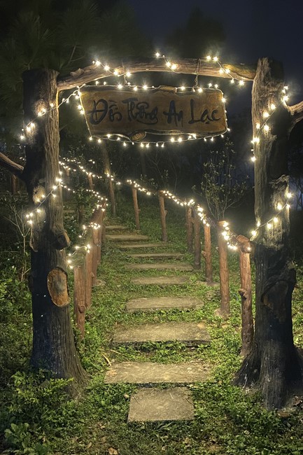 Welcoming New Year's Eve and the Lunar Year‘s First day at Giai Lam Pagoda - Ha Tinh