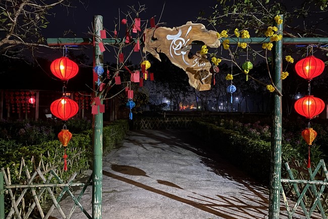 Welcoming New Year's Eve and the Lunar Year‘s First day at Giai Lam Pagoda - Ha Tinh
