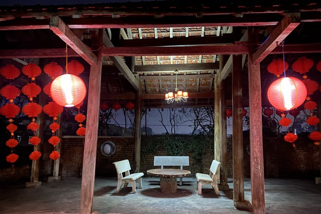 Welcoming New Year's Eve and the Lunar Year‘s First day at Giai Lam Pagoda - Ha Tinh