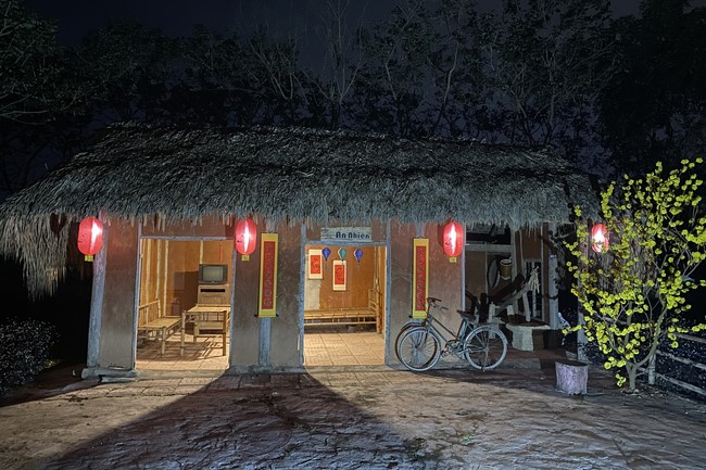 Welcoming New Year's Eve and the Lunar Year‘s First day at Giai Lam Pagoda - Ha Tinh