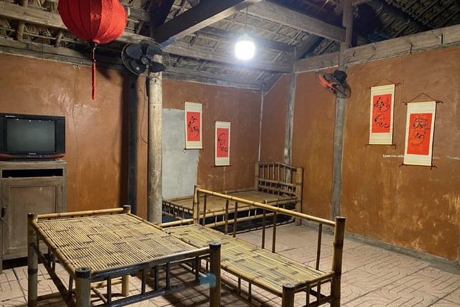 Welcoming New Year's Eve and the Lunar Year‘s First day at Giai Lam Pagoda - Ha Tinh