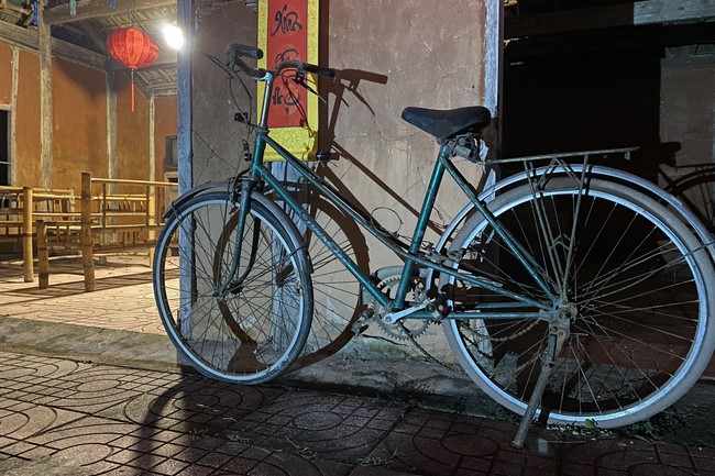 Welcoming New Year's Eve and the Lunar Year‘s First day at Giai Lam Pagoda - Ha Tinh