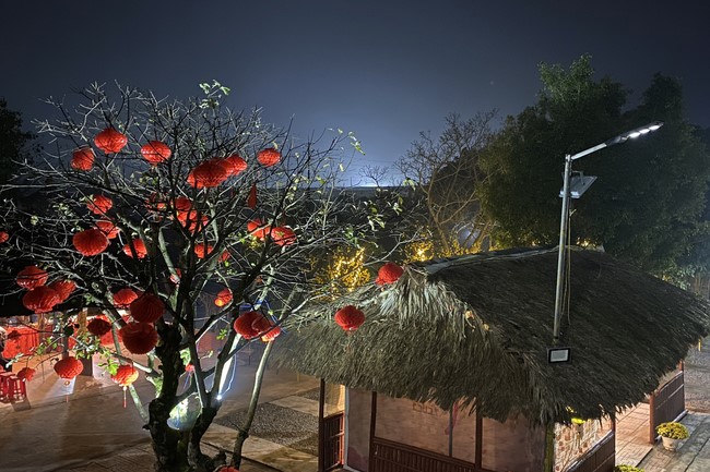 Welcoming New Year's Eve and the Lunar Year‘s First day at Giai Lam Pagoda - Ha Tinh