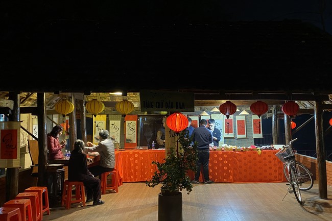 Welcoming New Year's Eve and the Lunar Year‘s First day at Giai Lam Pagoda - Ha Tinh