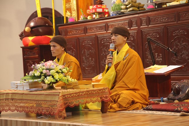 Welcoming New Year's Eve and the Lunar Year‘s First day at Giai Lam Pagoda - Ha Tinh
