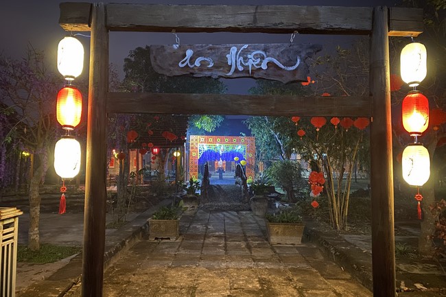 Welcoming New Year's Eve and the Lunar Year‘s First day at Giai Lam Pagoda - Ha Tinh