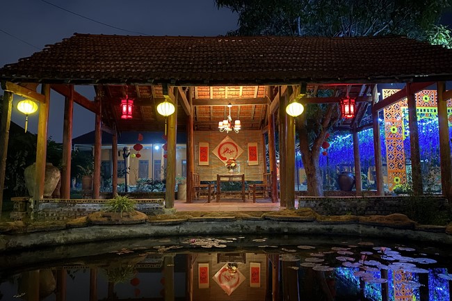 Welcoming New Year's Eve and the Lunar Year‘s First day at Giai Lam Pagoda - Ha Tinh