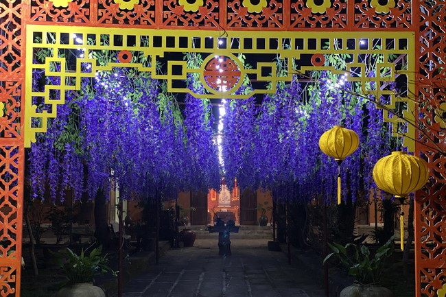 Welcoming New Year's Eve and the Lunar Year‘s First day at Giai Lam Pagoda - Ha Tinh