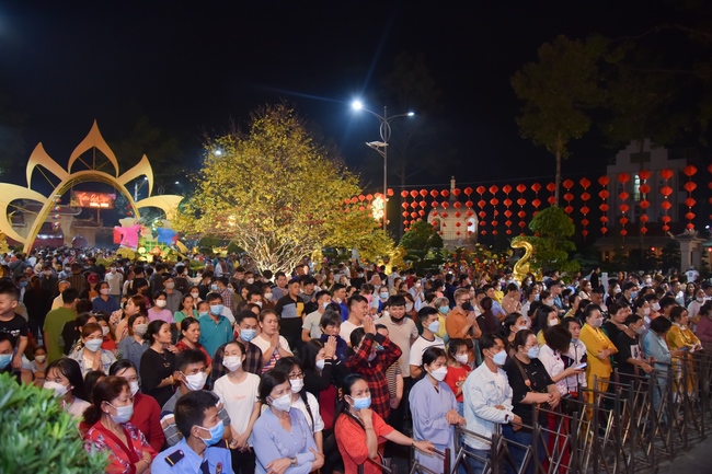 Đêm giao thừa chào đón năm Quý Mão