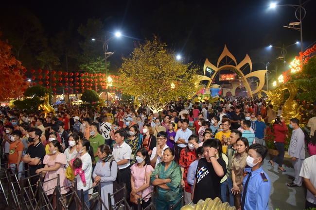 Đêm giao thừa chào đón năm Quý Mão