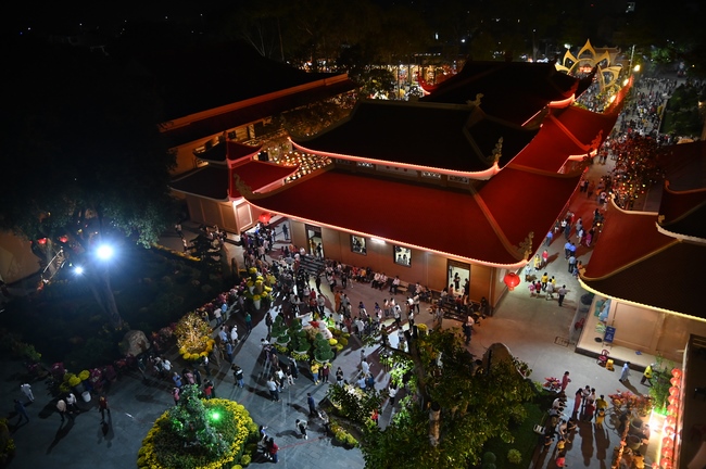 Đêm giao thừa chào đón năm Quý Mão