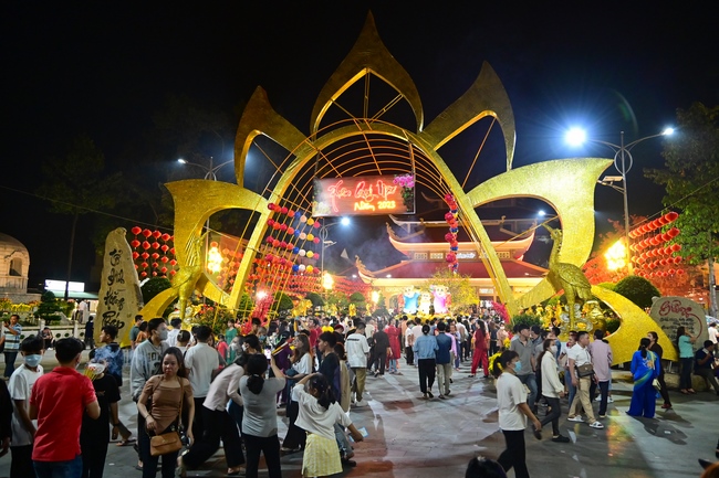 Đêm giao thừa chào đón năm Quý Mão