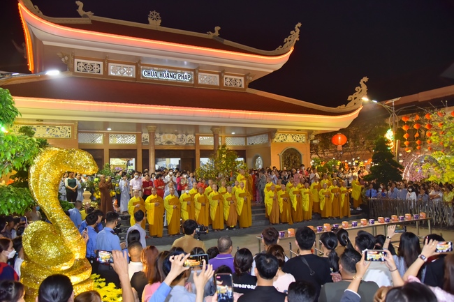 Đêm giao thừa chào đón năm Quý Mão