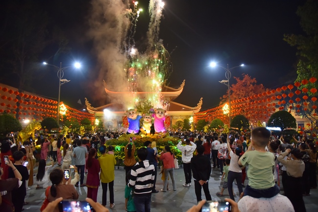 Đêm giao thừa chào đón năm Quý Mão