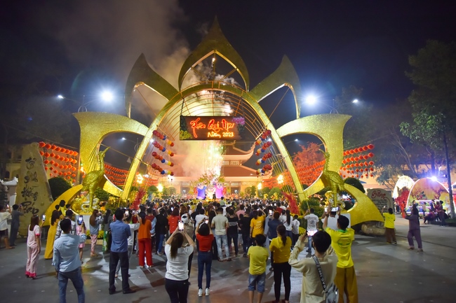 Đêm giao thừa chào đón năm Quý Mão