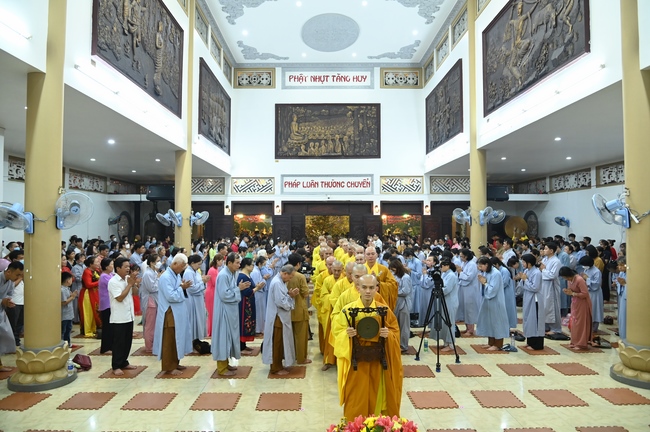 Đêm giao thừa chào đón năm Quý Mão