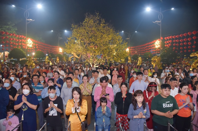 Đêm giao thừa chào đón năm Quý Mão