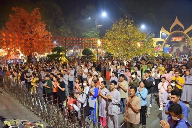 Đêm giao thừa chào đón năm Quý Mão