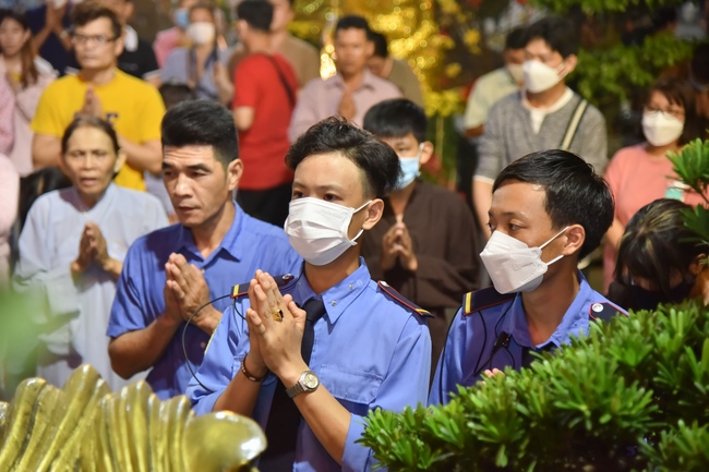 Đêm giao thừa chào đón năm Quý Mão