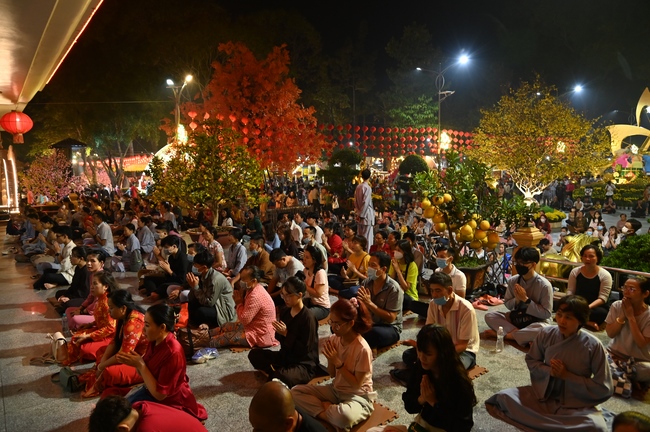 Đêm giao thừa chào đón năm Quý Mão