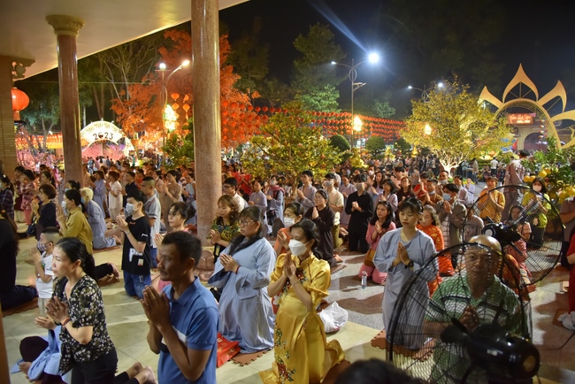 Đêm giao thừa chào đón năm Quý Mão