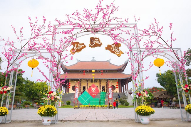 Chùa Giai Lam – Hà Tĩnh: Chùm ảnh Mồng hai tết.