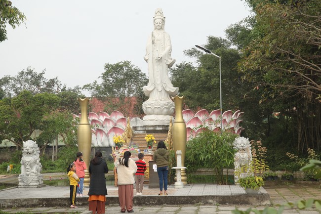 Chùa Giai Lam – Hà Tĩnh: Chùm ảnh Mồng hai tết.