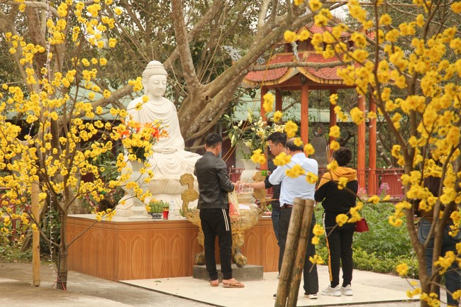 Chùa Giai Lam – Hà Tĩnh: Chùm ảnh Mồng hai tết.