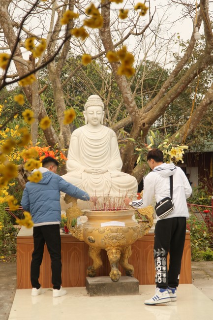 Chùa Giai Lam – Hà Tĩnh: Chùm ảnh Mồng hai tết.