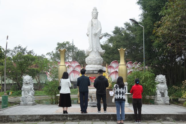 Chùa Giai Lam – Hà Tĩnh: Chùm ảnh Mồng hai tết.