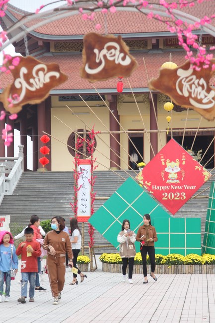 Chùa Giai Lam – Hà Tĩnh: Chùm ảnh Mồng hai tết.