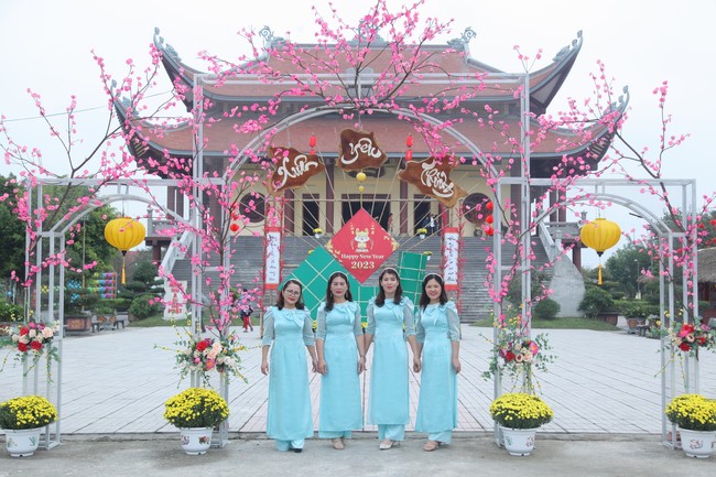 Chùa Giai Lam – Hà Tĩnh: Chùm ảnh Mồng hai tết.