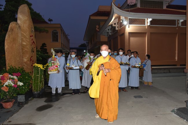 Pilgrimage at the beginning of Year of the Cat