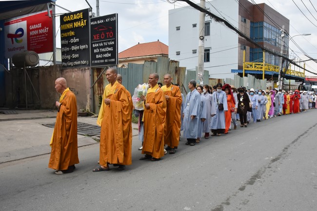 Pilgrimage at the beginning of Year of the Cat