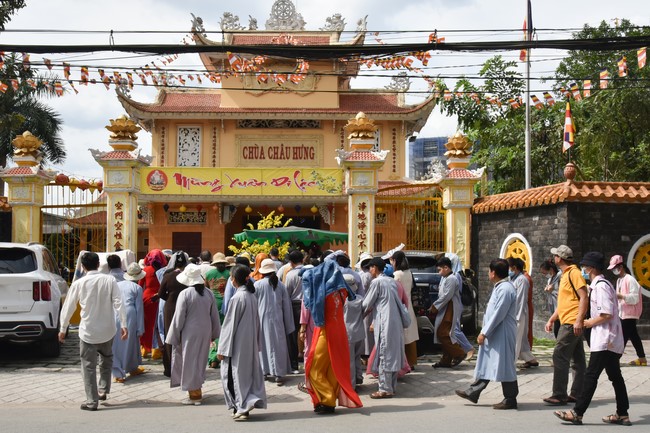 Pilgrimage at the beginning of Year of the Cat
